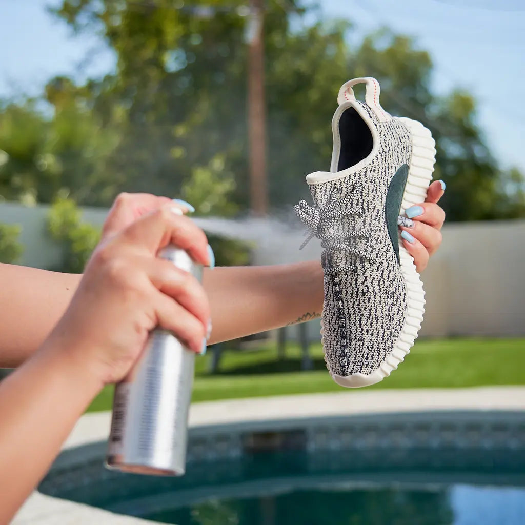 PRODUIT HYDROPHOBES ET ANTI-TACHES POUR CHAUSSURES
