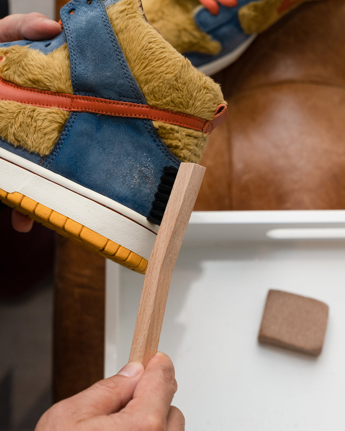 Cleaning the Nike Dunk High with the Dry Suede Kit. 